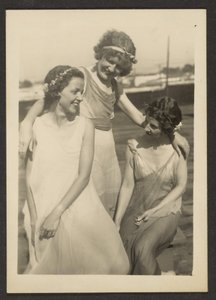 [Firenze med venner i luftige kostumer]. af Louis Fleckenstein