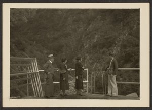 [Gruppe ved Vista Point] af Louis Fleckenstein