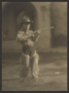 [Lille dreng i cowboytøj] af Louis Fleckenstein