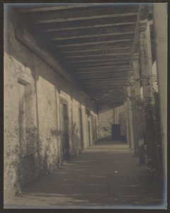 [Mission Hallway] af Louis Fleckenstein