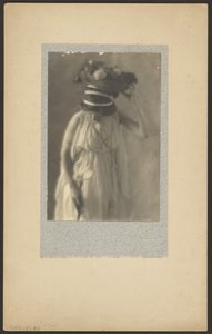 [Model i klassisk kostume]. af Louis Fleckenstein