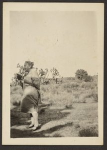 [Fru Fleckenstein i landskabet]. af Louis Fleckenstein