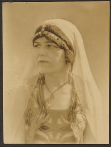 [Nautch Girl] af Louis Fleckenstein