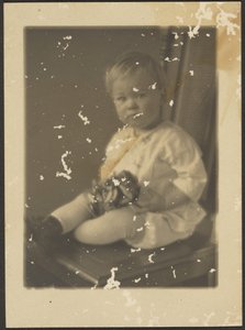 [Portræt af en baby] af Louis Fleckenstein