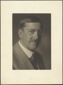 [Portræt af en mand med overskæg]. af Louis Fleckenstein