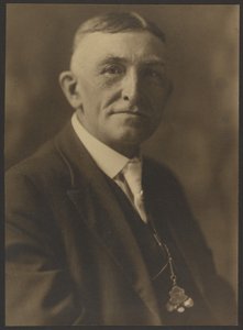 [Portræt af en mand med lommeur] af Louis Fleckenstein