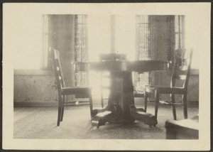 [Bord og stole] af Louis Fleckenstein