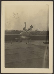 [To dansere på taget] af Louis Fleckenstein