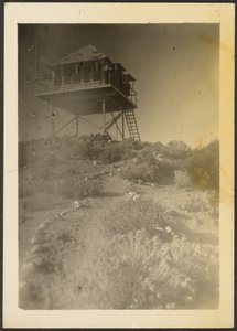 [Vagttårn i landskab] af Louis Fleckenstein