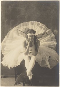 [Ung ballerina med fe-vinger] af Louis Fleckenstein