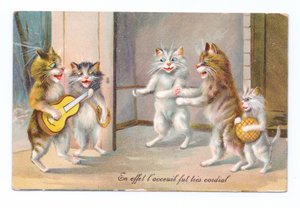Edwardiansk postkort af en kat, der spiller guitar sammen med tre andre katte og en killing, ca. 1910 af Louis Wain