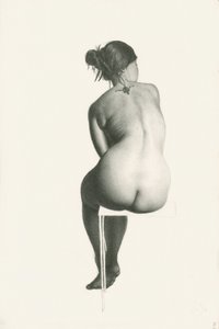 Elegant siddende nøgenmodel af Lourens Joubert