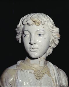 Engel holder et stearinlys, detalje af hovedglaseret keramik for detaljer se 97637 for par se 97635-6 af Luca Della Robbia