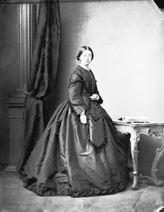 Noble Roman poserer på et studiefoto