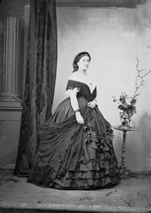 Noble Roman poserer på et studiefoto