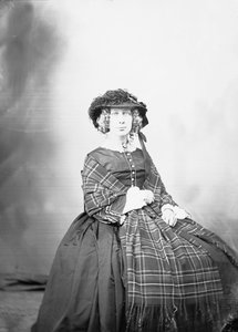Noble Roman poserer på et studiefoto