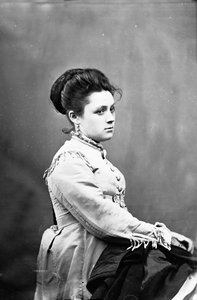 Noble Roman poserer på et studiefoto
