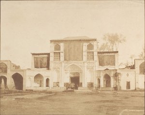 Ydre indgang til kongens palads, Teheran, 1858. af Luigi Pesce