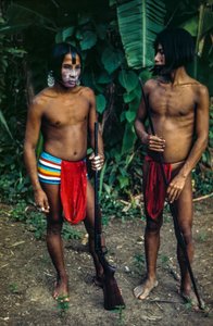 Mænd fra Emberã-stammen, et oprindeligt folk i udkanten af junglen, Panama