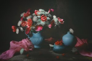 Stemningsfuldt blomsterstilleben af Lydia Jacobs