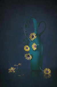 Stemningsfuldt blomsterstilleben af Lydia Jacobs