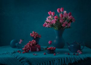 Stemningsfuldt blomsterstilleben af Lydia Jacobs