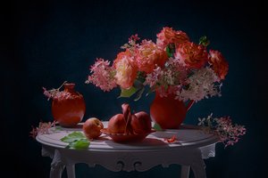 Livligt blomsterstilleben af Lydia Jacobs