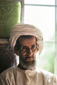 Portræt af en Saiq-mand højt oppe på den omanske højslette Saiq.