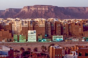Relative skyskrabere i ørkenen i Shibam Hadramawt aka Shibam, Sydyemen, er...