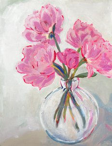 Glasvase med lyserøde blomster af Madison Phipps