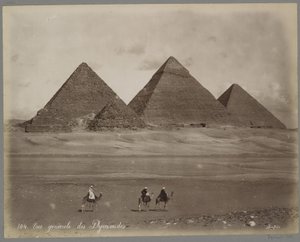 Udsigt over pyramiderne i Mykerinos, Chephren og Cheops i Giza Vue Generale des Pyramides (titel på objekt)