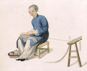 An Old Woman Twisting Cotton, tallerken 57 fra 
