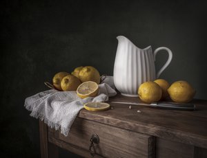 Friske citroner på træ
