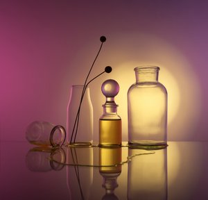 Lysende glasflasker af Margareth Perfoncio