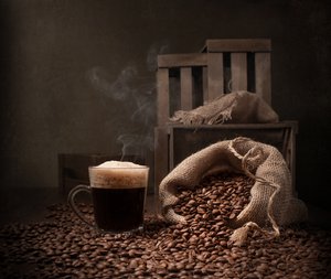 Stilleben med varm kaffe af Margareth Perfoncio