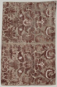To sammenføjede paneler af "Fortuny Painted Velvet"