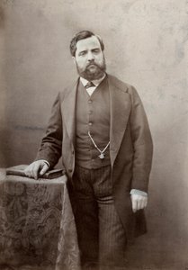 Trekvart længde portræt af maleren Thomas Couture, med overskæg og tykt skæg (s/h foto)