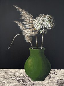 Grøn vase med pampashortensia af Marina Kozyr