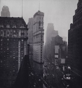 Manhattan: Regn over Times Square (s/h-billede)