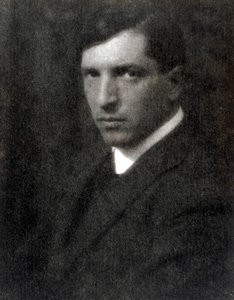 Halv-længde portræt af maleren Pietro Marussig, 28/11/1923 (s/h foto) af Mario Castagneri