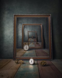 Surrealistiske tidsspejle af Marko Klavs