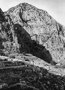 Delphi og Phaedriaderne på Mount Parnassus, Grækenland, 1937.