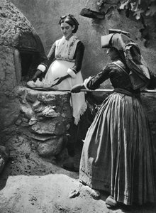 Kvinder ved ovnen, Sardinien, Italien, 1937.