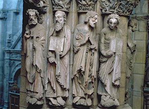 Detalje af Portico de la Gloria, der viser apostlenes sten