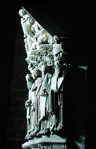 Detalje af Portico de la Gloria med de gamle testamentes profeter (sten)