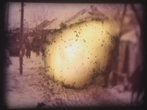 Barbarossa, 2002 (videoprojektor og simuleret diasprojektor) af Mat Collishaw