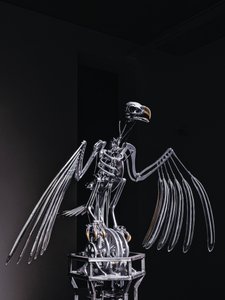 The Nerve Rack, 2019 (Acetal, Akryl, Aluminium, Messing, Elektriske kredsløb, Maling, PVC, Harpiks, Servomotorer, Stål) af Mat Collishaw