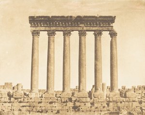 Søjlegang af Solens Tempel, ved Baâlbek Heliopolis, 15. september 1850. af Maxime Du Camp