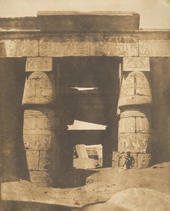 Interiør af Khons-templet i Karnac, Theben, 1849-50. af Maxime Du Camp