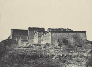 Nubien. Great Temple of Isis, A Philoe. Generelt set fra nord, 1850. af Maxime Du Camp